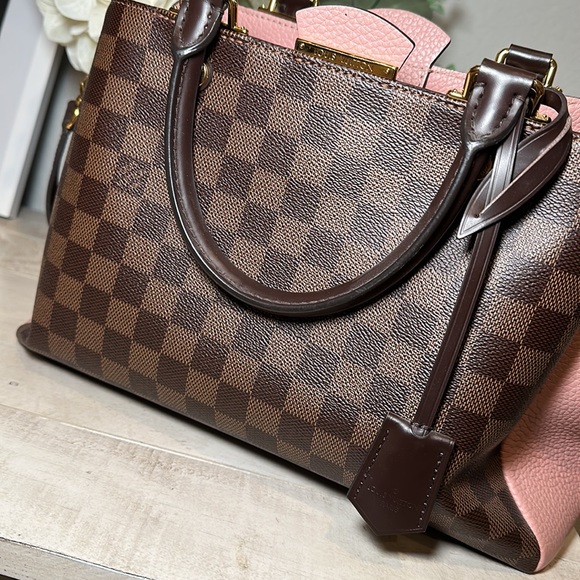 LOUIS VUITTON Brittany Damier Ebene
Magnolia Pink MM Shoulder Bag - Picture 2 of 5